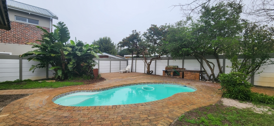 To Let 3 Bedroom Property for Rent in Meadowridge Western Cape